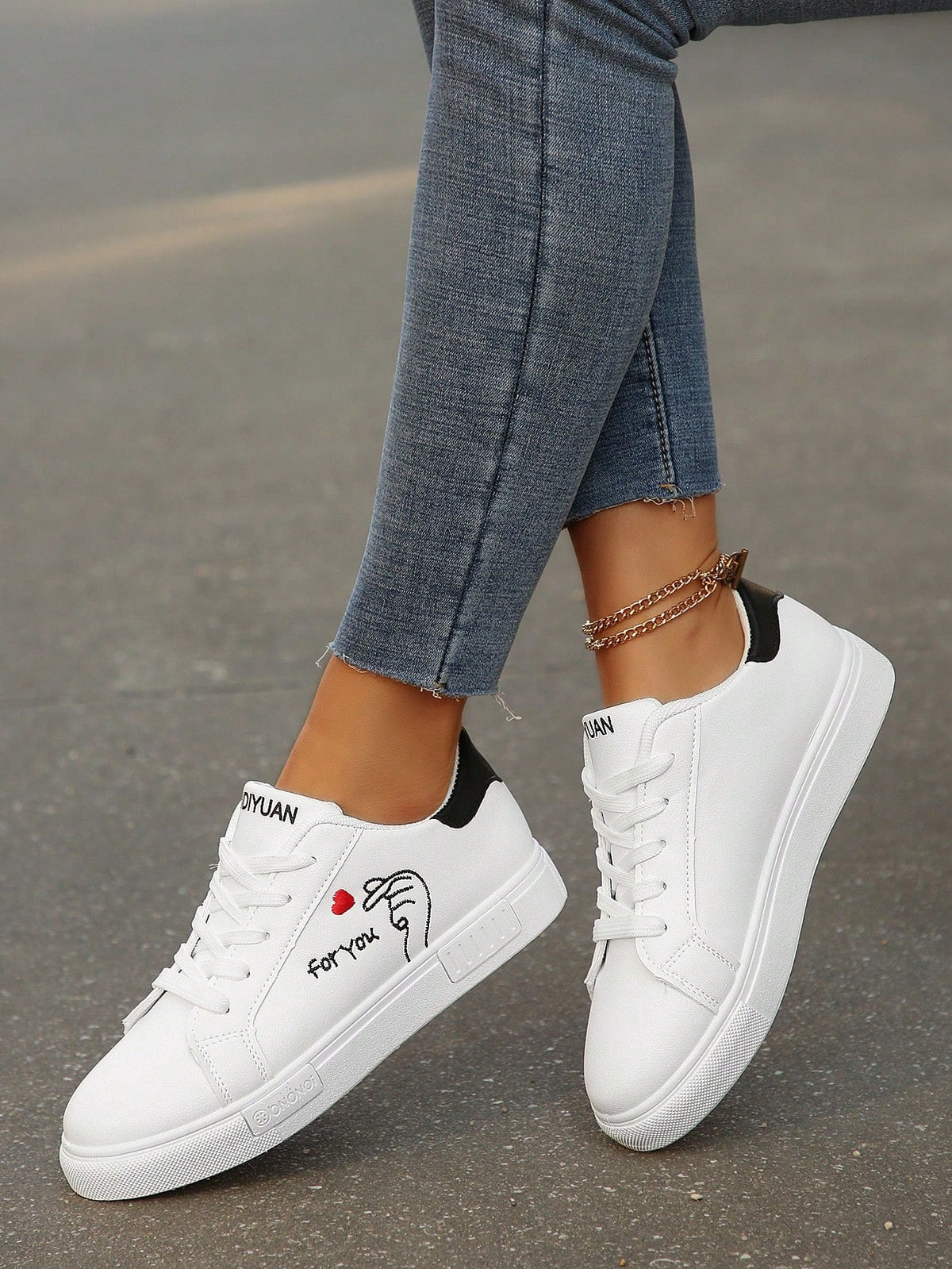 Tênis Casual Com Estampa Lateral Exclusiva