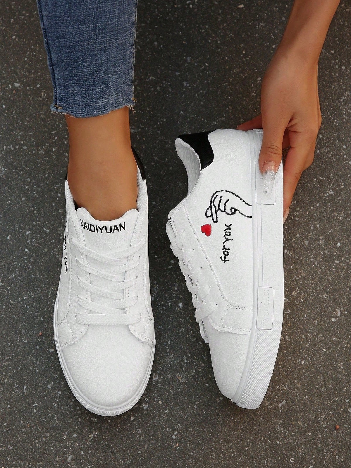 Tênis Casual Com Estampa Lateral Exclusiva