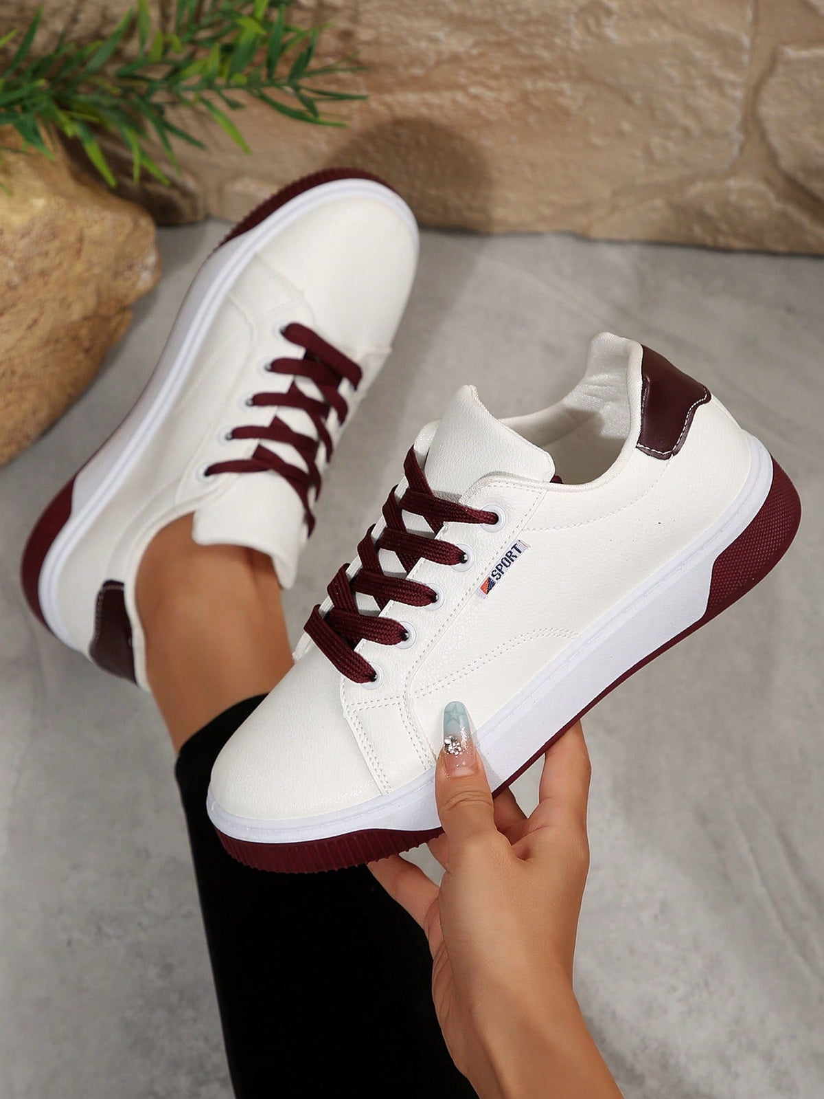 Tênis Casual Sola Alta Com Detalhe Contrastante