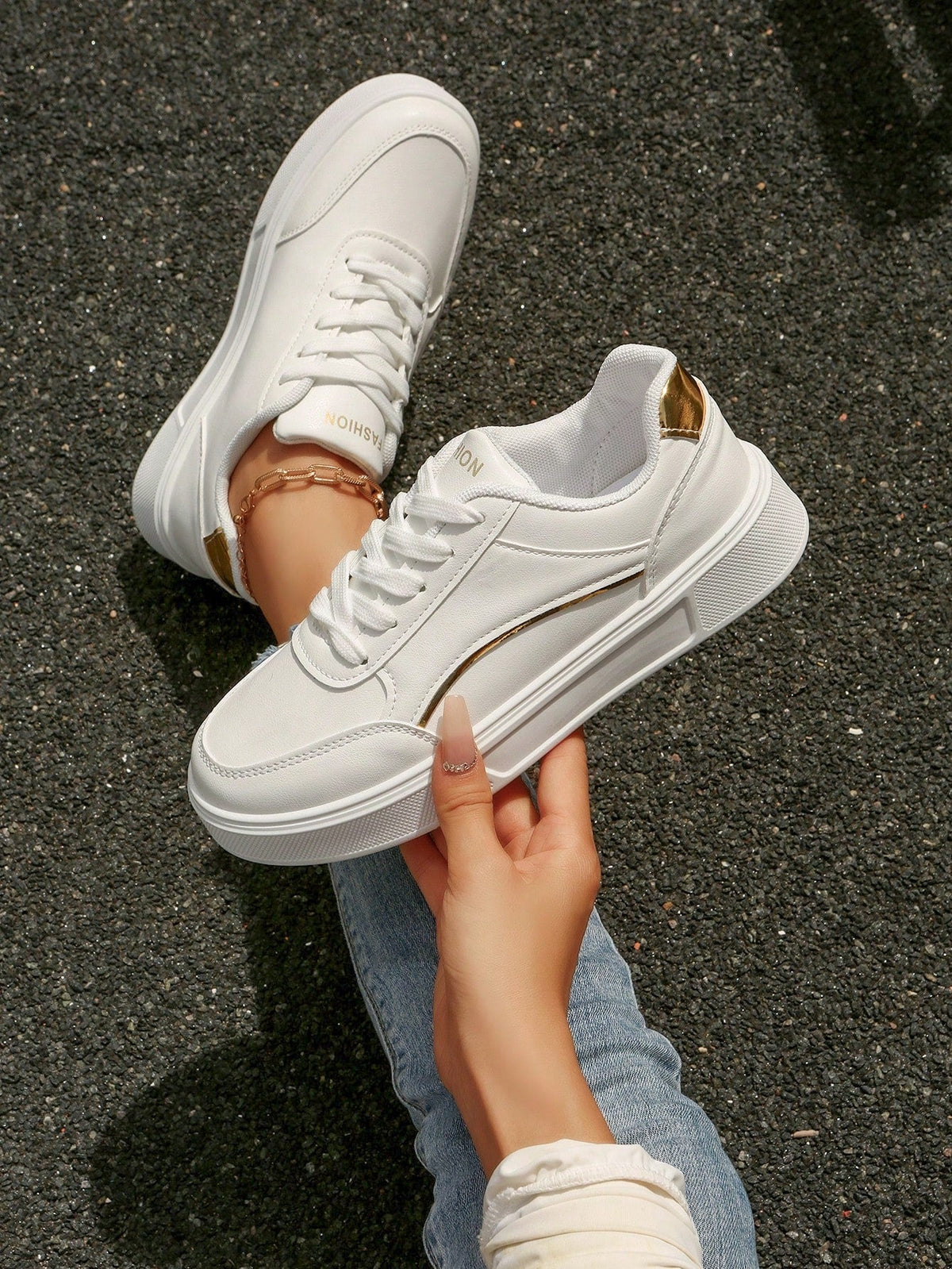 Tênis Casual Plataforma Com Detalhe Metalizado